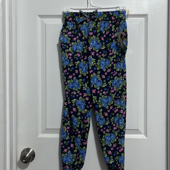 Shirt and pants - Picture 4 of 13